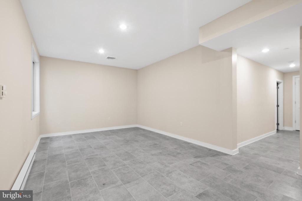 412 MOYER STREET Unit: 11