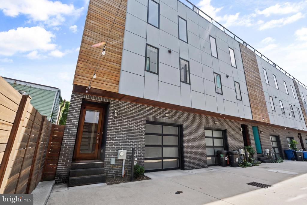 412 MOYER STREET Unit: 11