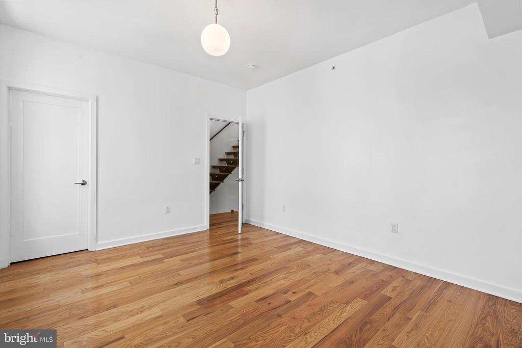412 MOYER STREET Unit: 11