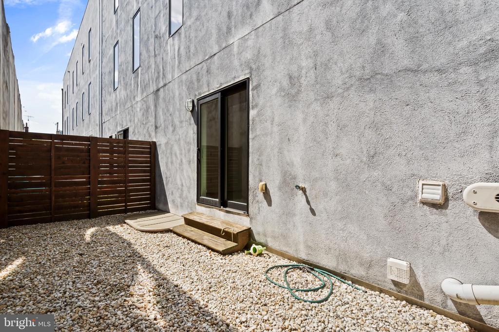412 MOYER STREET Unit: 11