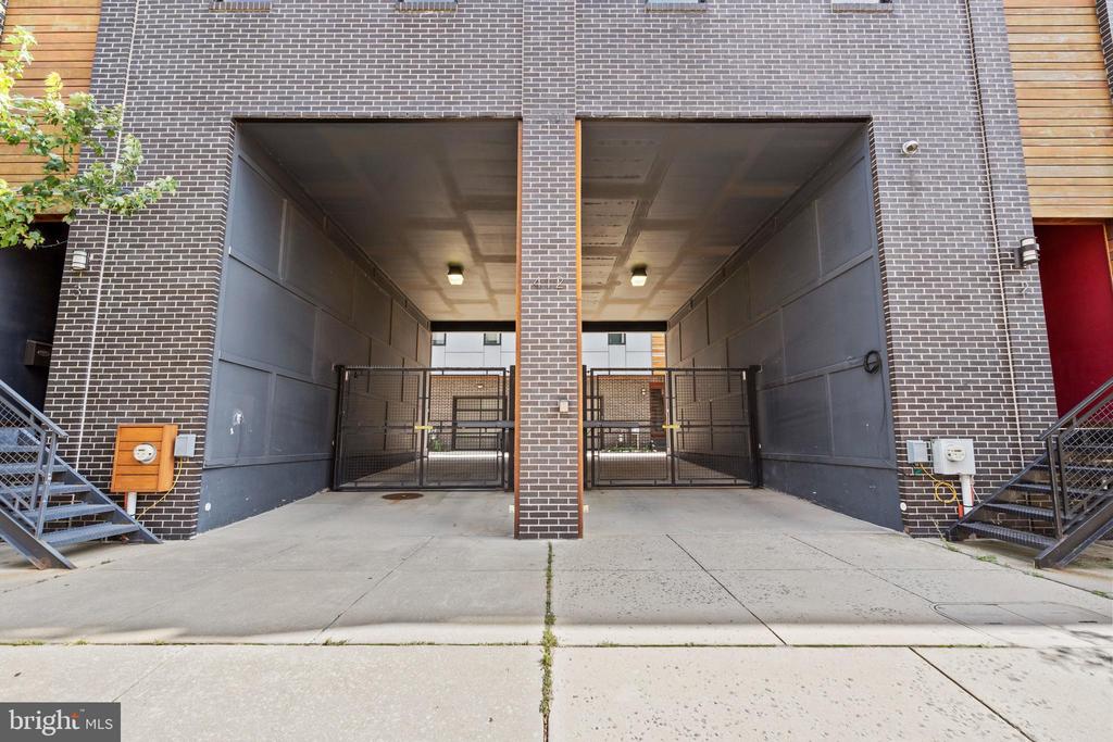 412 MOYER STREET Unit: 11