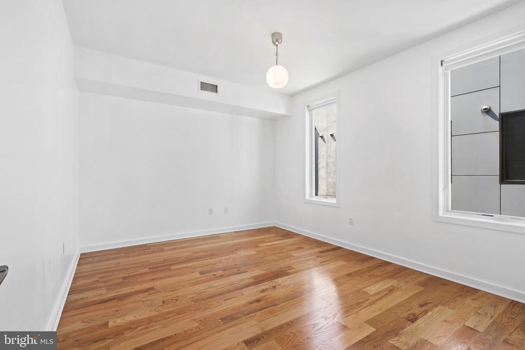 412 MOYER STREET Unit: 11