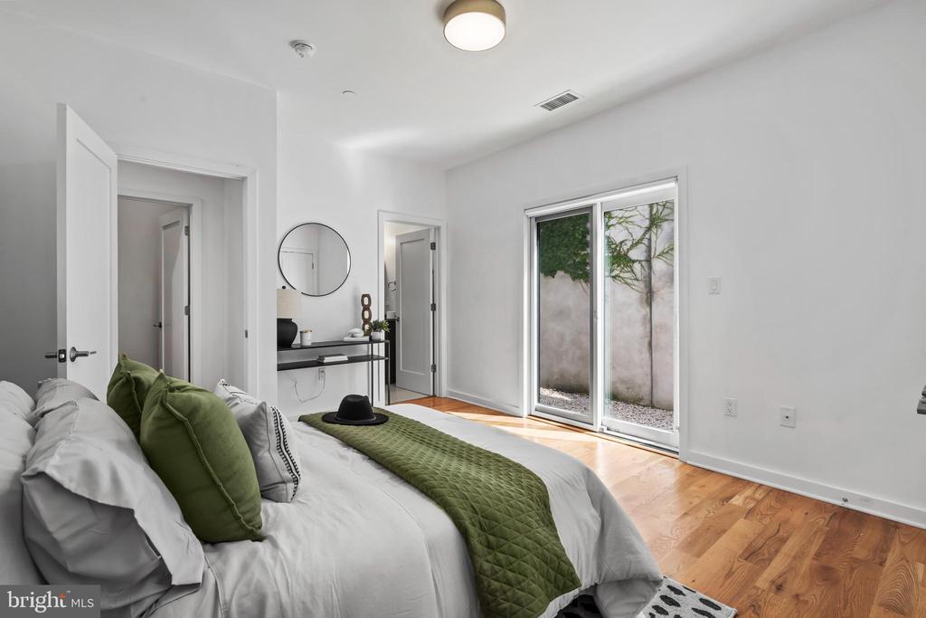 412 MOYER STREET Unit: 11