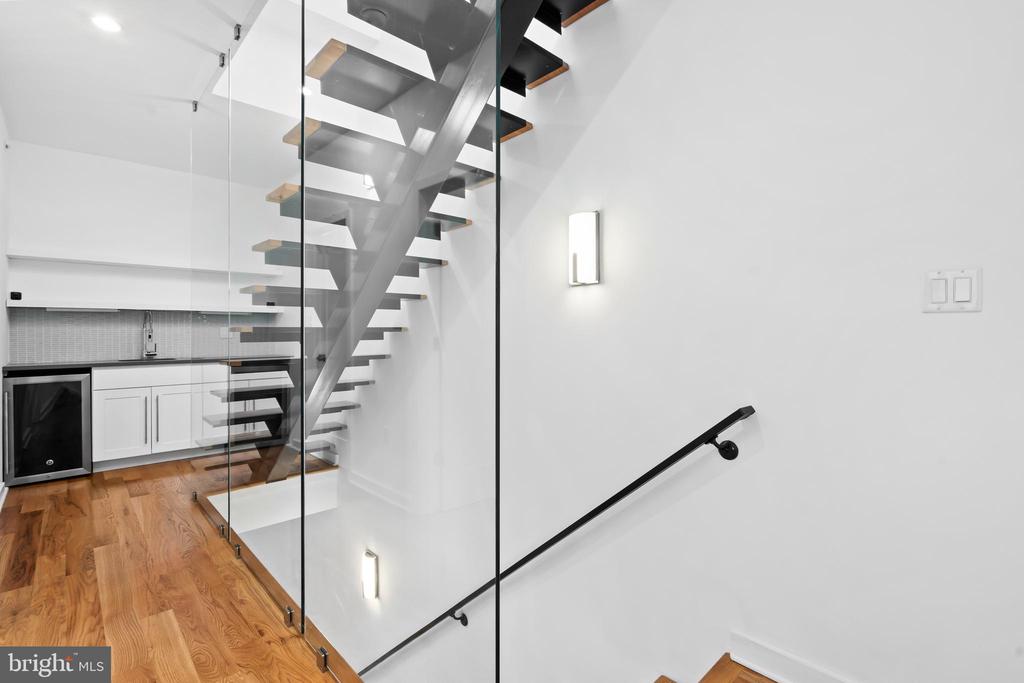 412 MOYER STREET Unit: 11