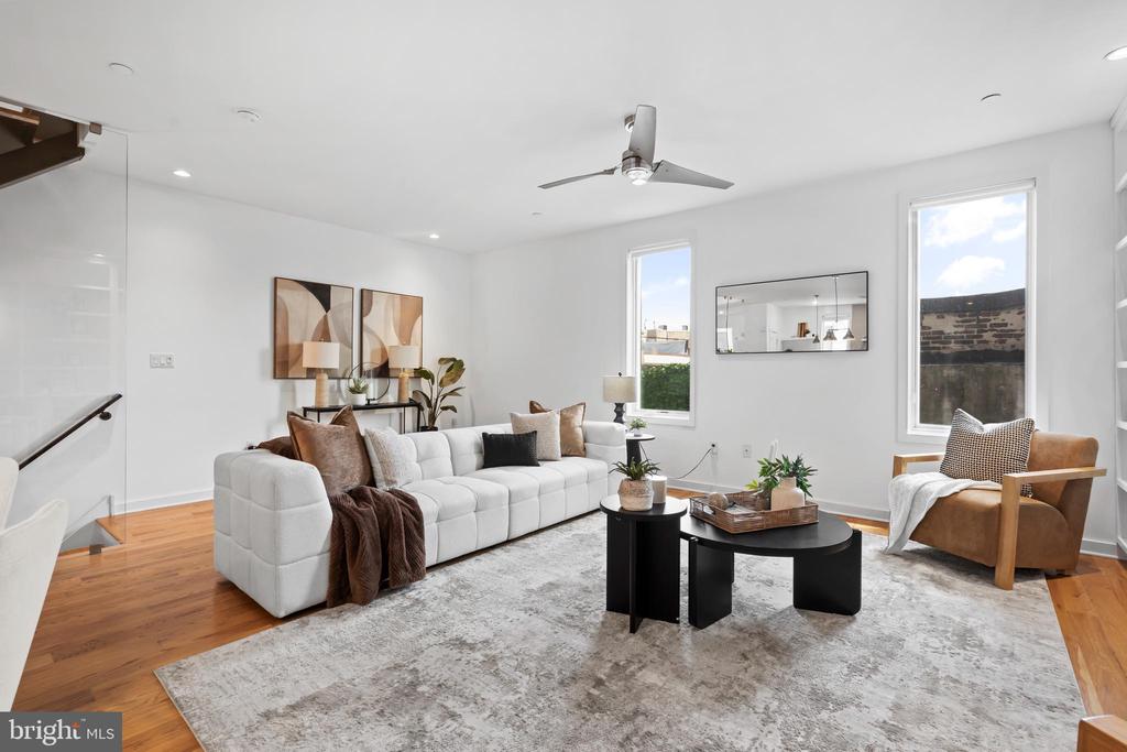 412 MOYER STREET Unit: 11