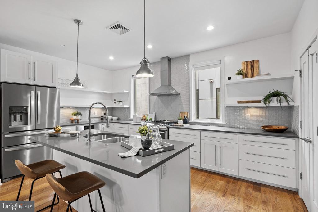 412 MOYER STREET Unit: 11