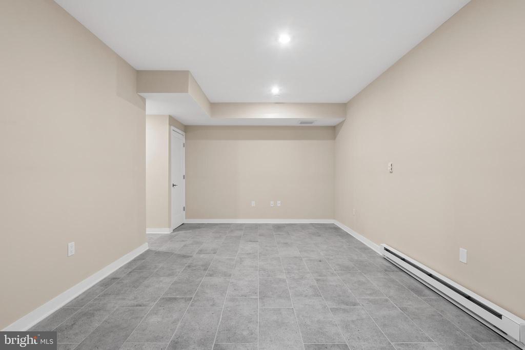 412 MOYER STREET Unit: 11