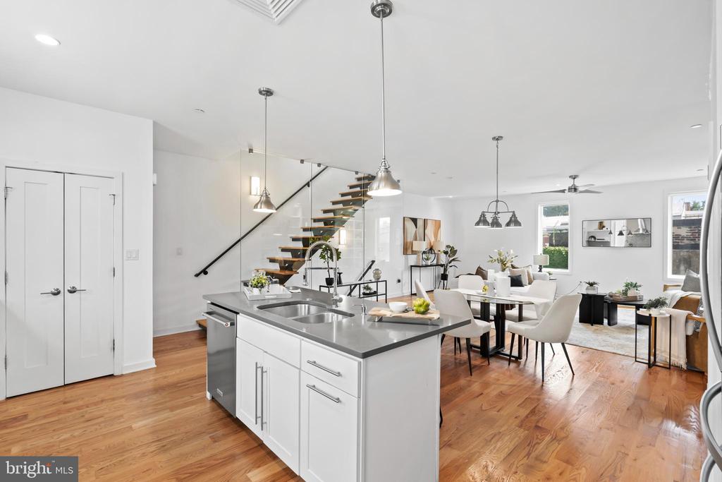 412 MOYER STREET Unit: 11