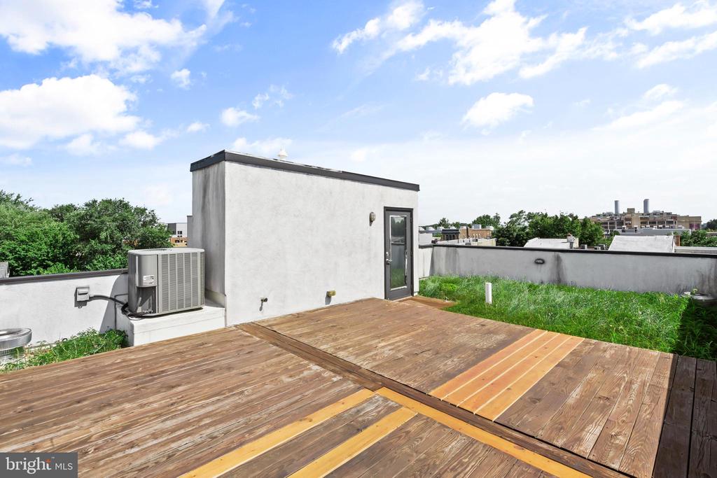 412 MOYER STREET Unit: 11