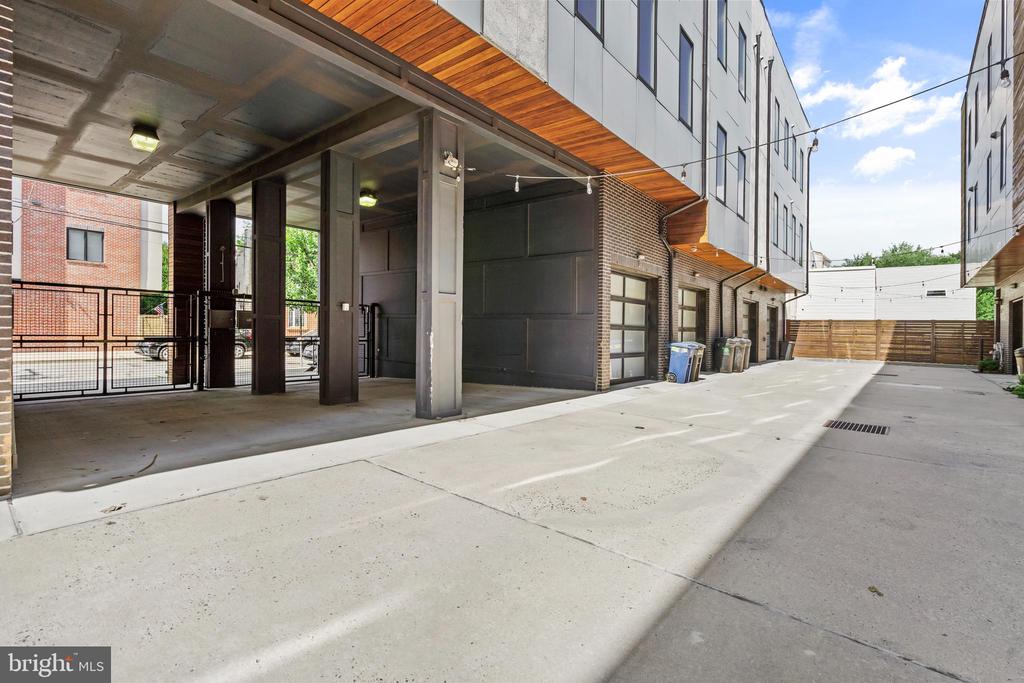 412 MOYER STREET Unit: 11