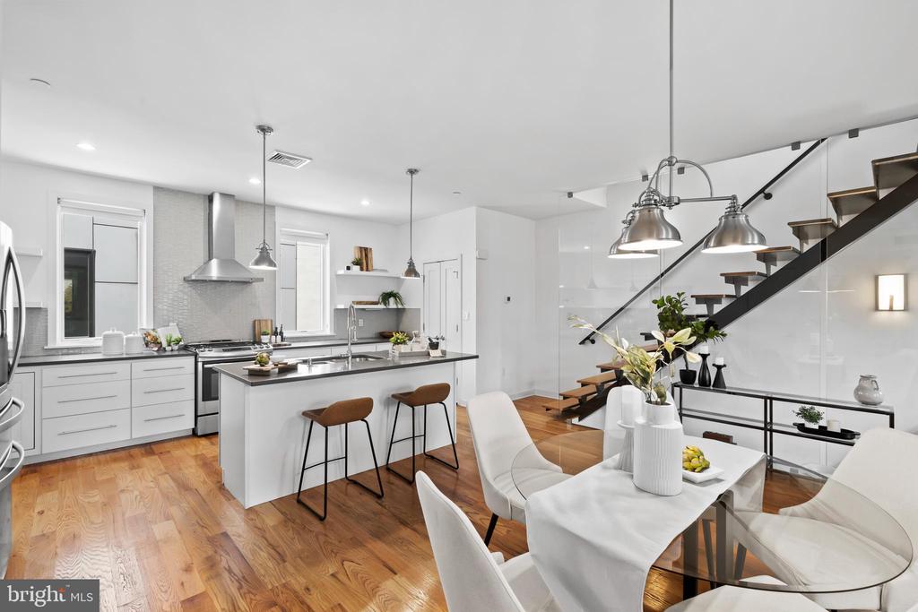 412 MOYER STREET Unit: 11