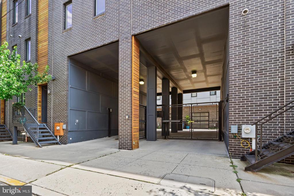 412 MOYER STREET Unit: 11