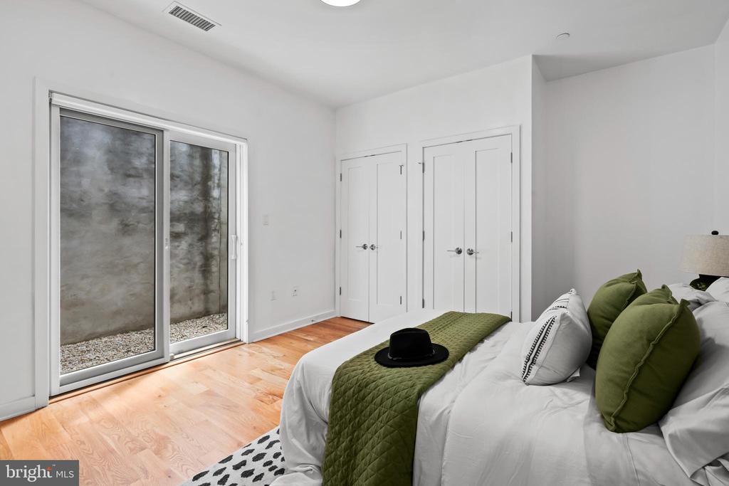 412 MOYER STREET Unit: 11