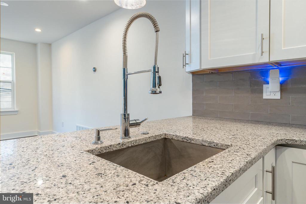 1139 CLAY STREET Unit: 2