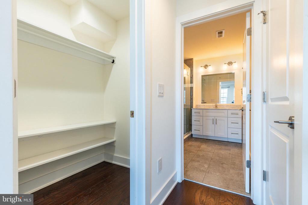1139 CLAY STREET Unit: 2