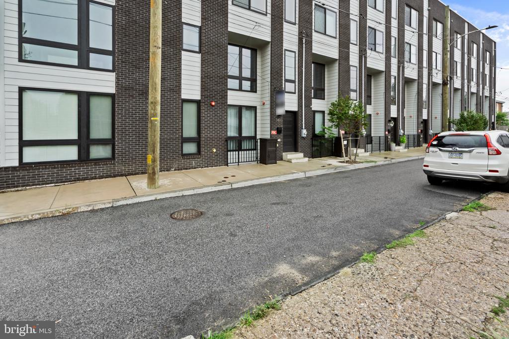 1600 N BODINE STREET