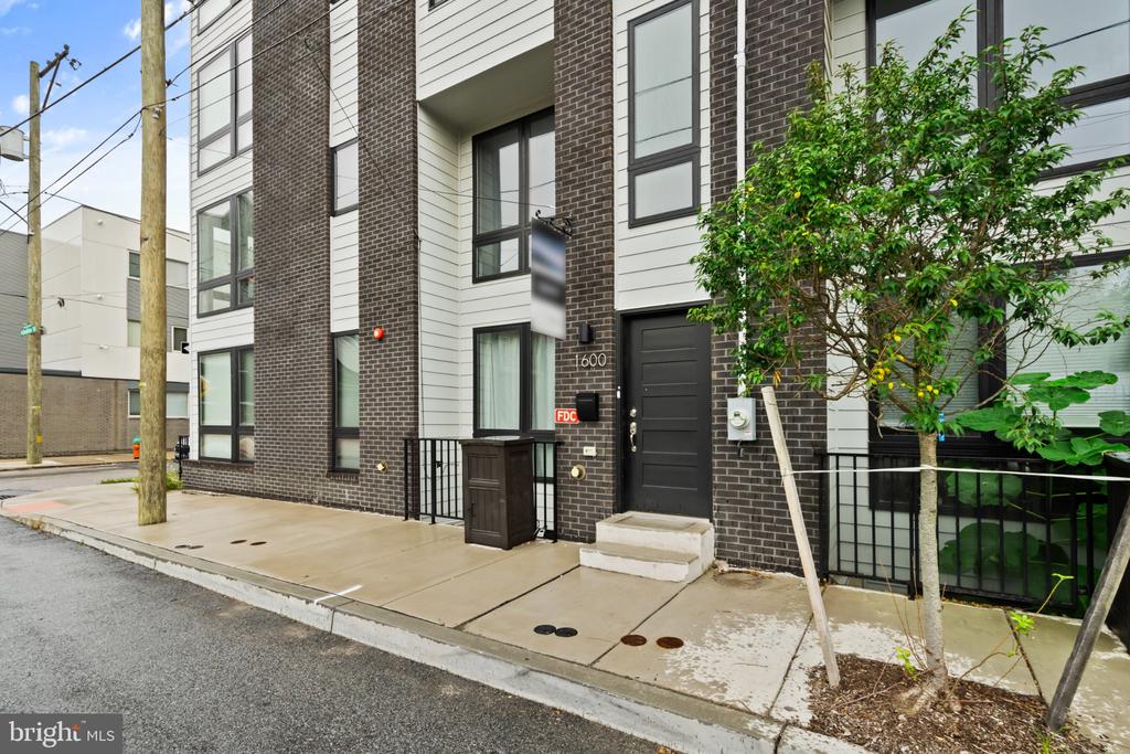 1600 N BODINE STREET
