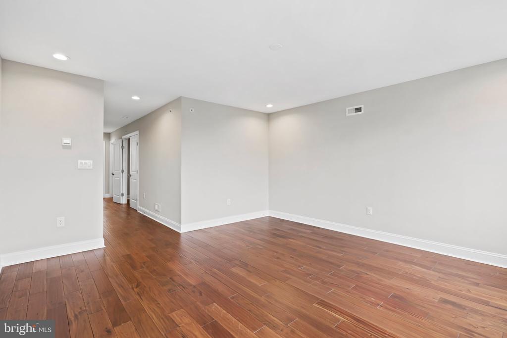 1600 N BODINE STREET