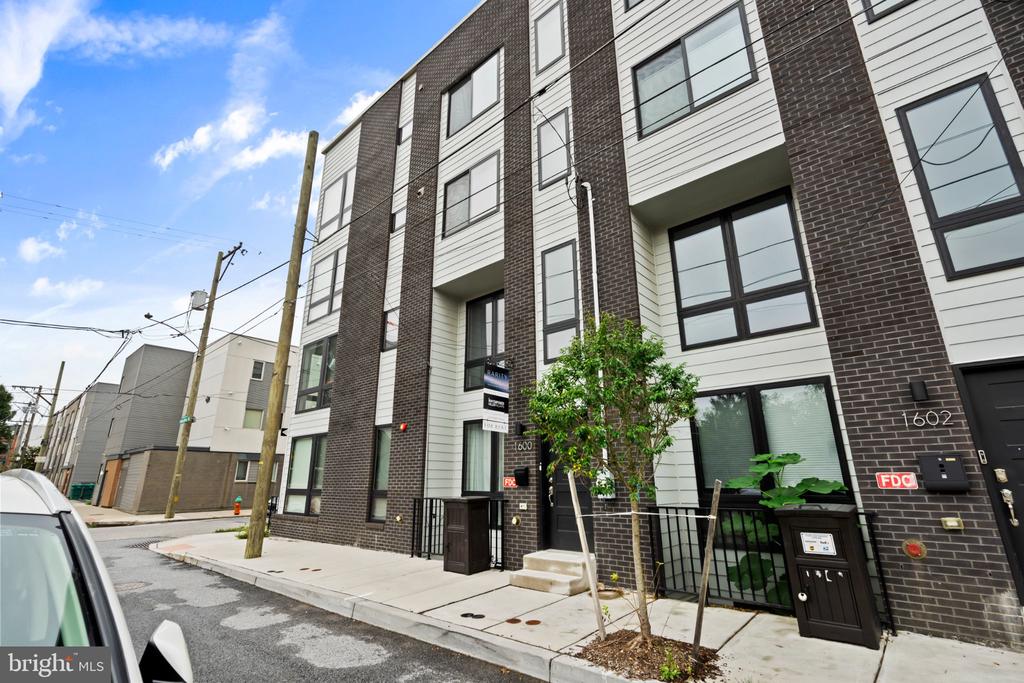 1600 N BODINE STREET