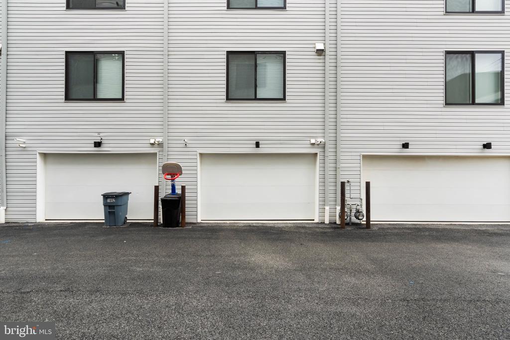 1600 N BODINE STREET