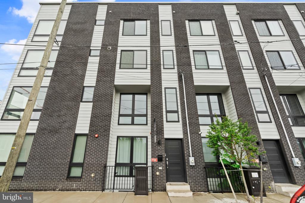 1600 N BODINE STREET