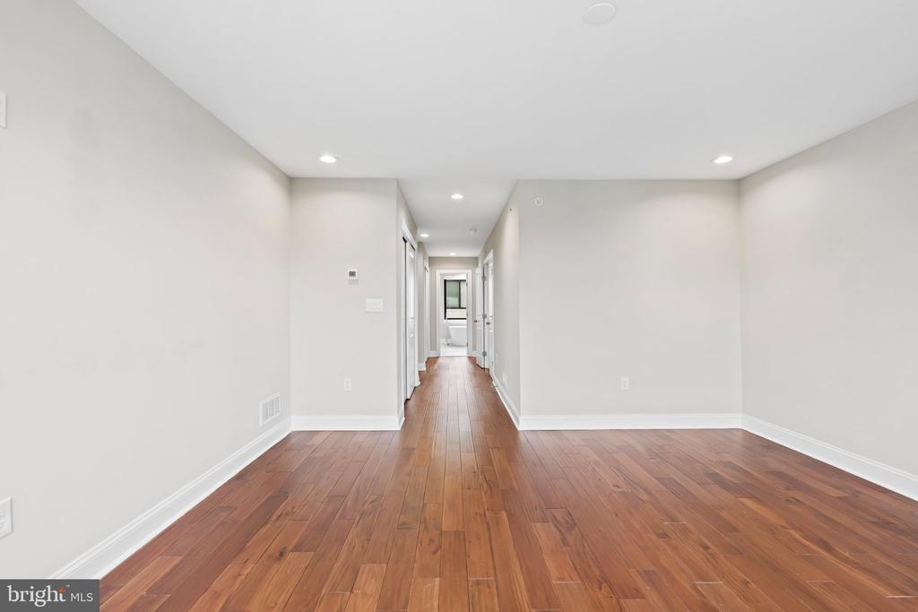 1600 N BODINE STREET