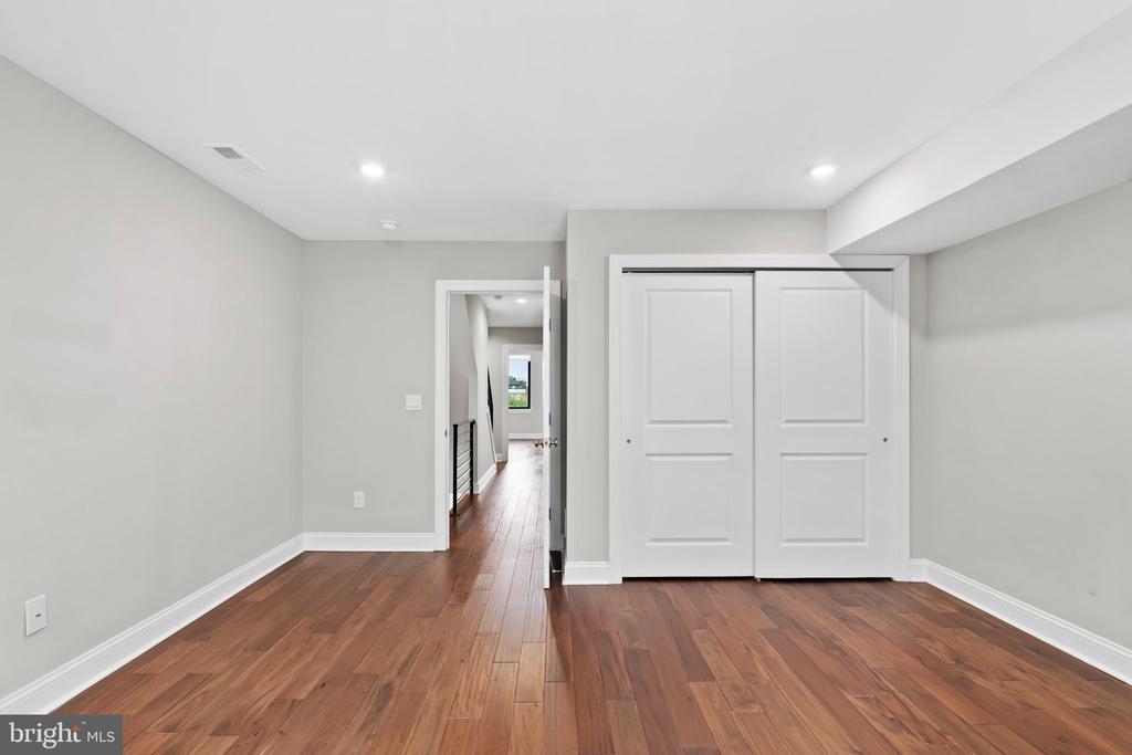 1600 N BODINE STREET