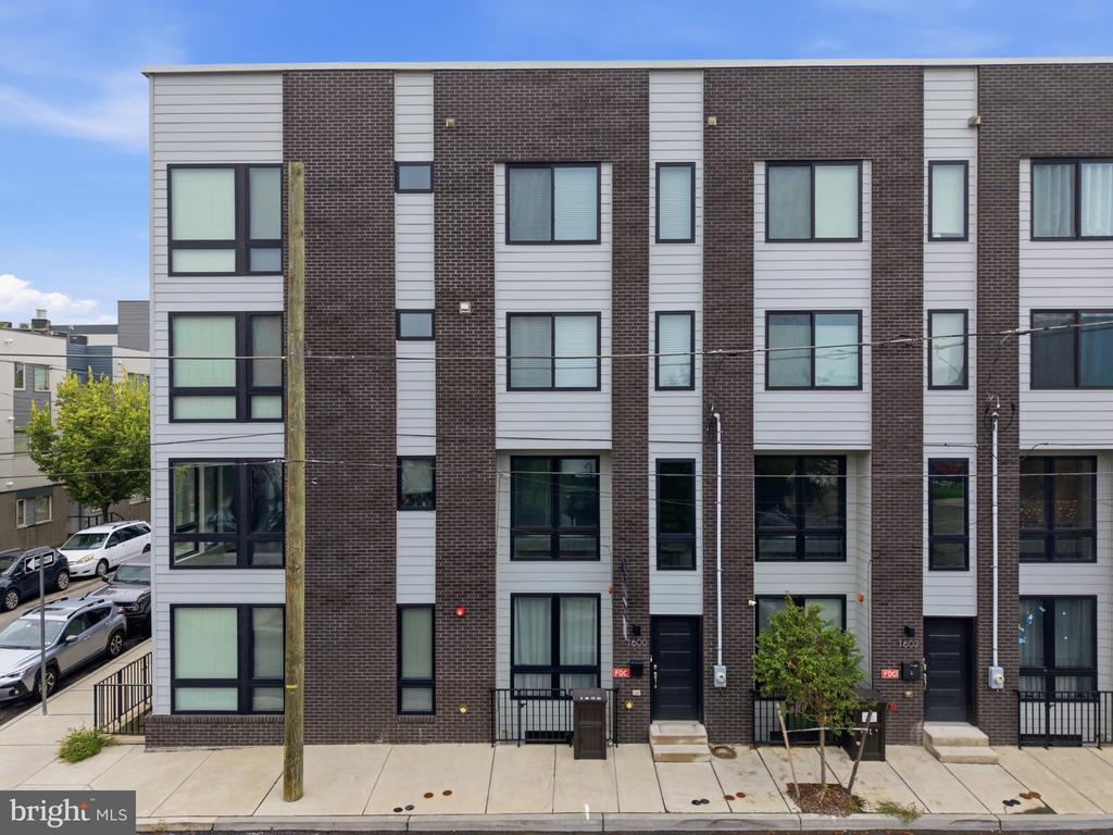 1600 N BODINE STREET