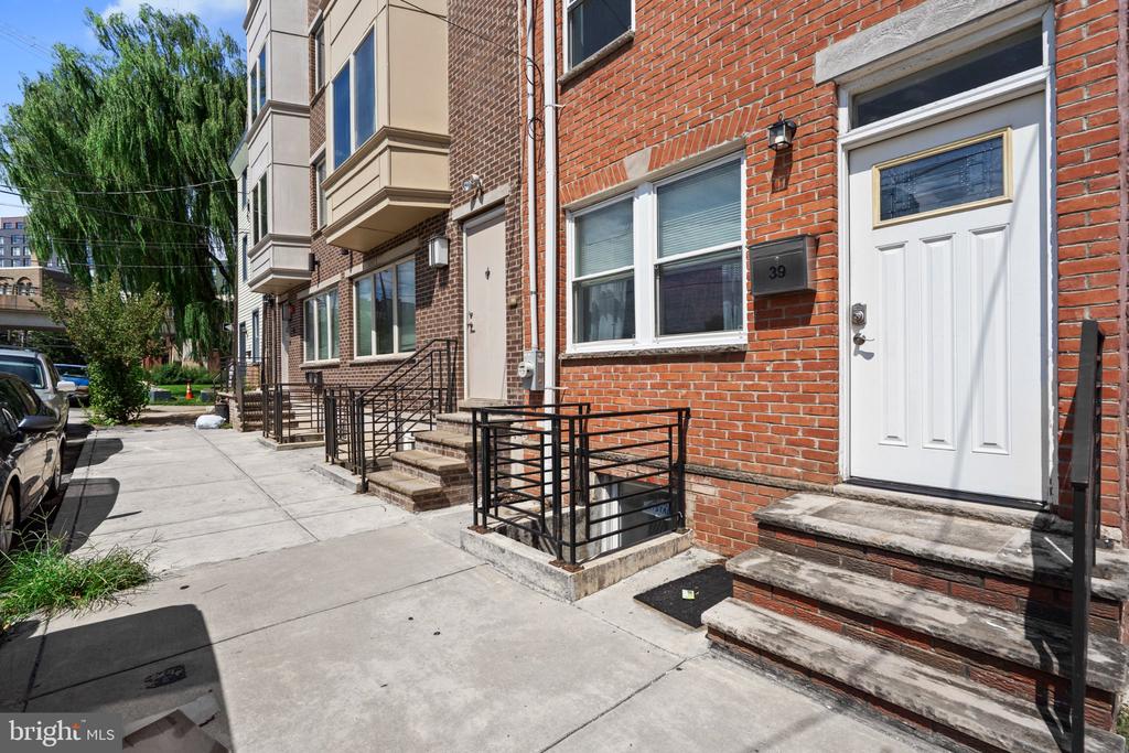 39 W WILDEY STREET