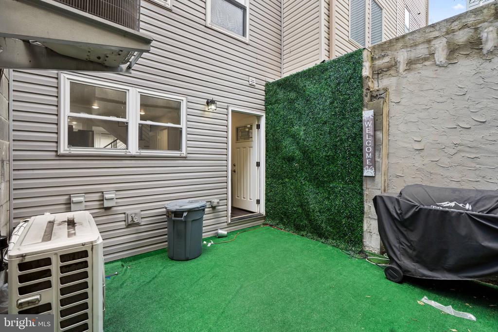 39 W WILDEY STREET
