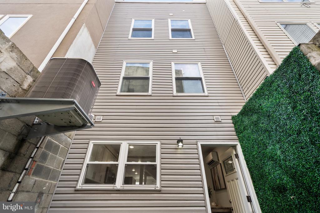 39 W WILDEY STREET