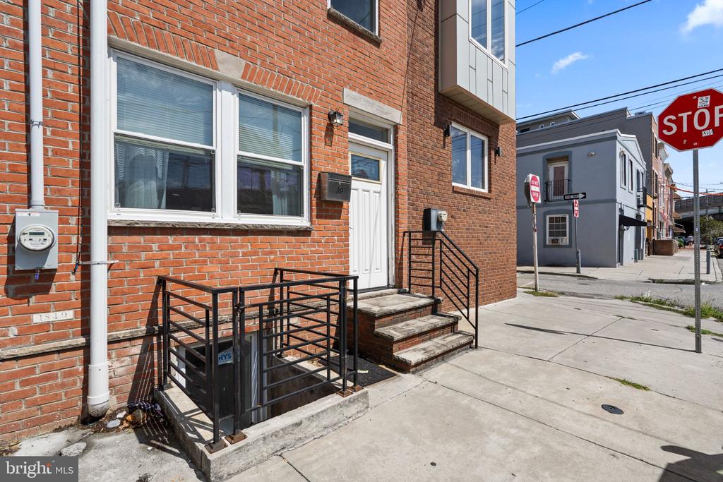 39 W WILDEY STREET