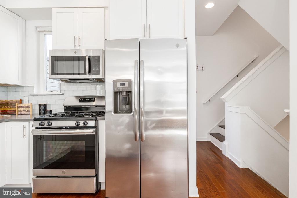 423 E FLORA STREET