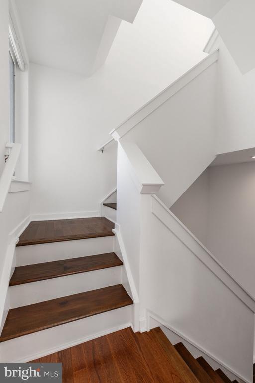 423 E FLORA STREET