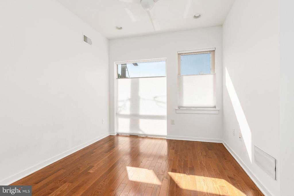 423 E FLORA STREET