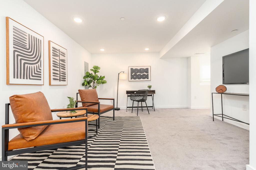 423 E FLORA STREET