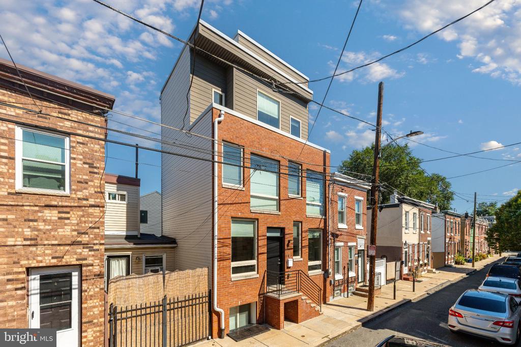 423 E FLORA STREET
