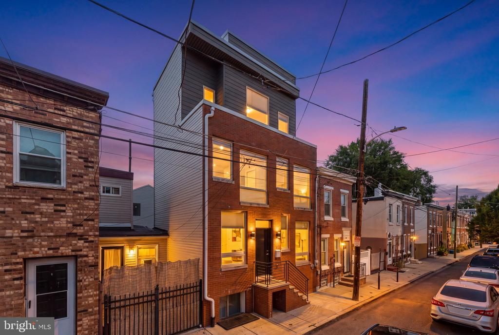 423 E FLORA STREET