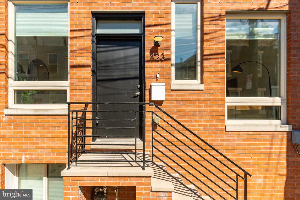 423 E FLORA STREET