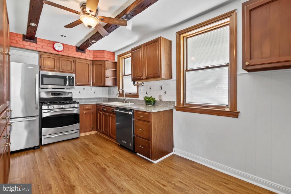 8010 LEXINGTON AVENUE