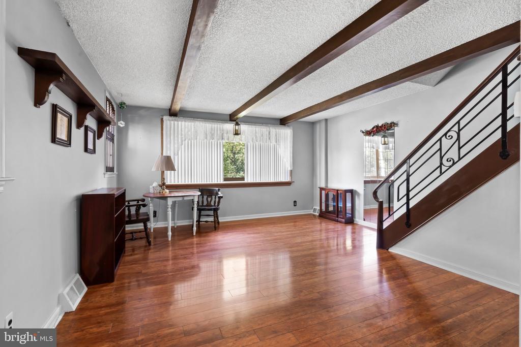 8010 LEXINGTON AVENUE