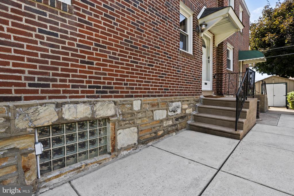8010 LEXINGTON AVENUE