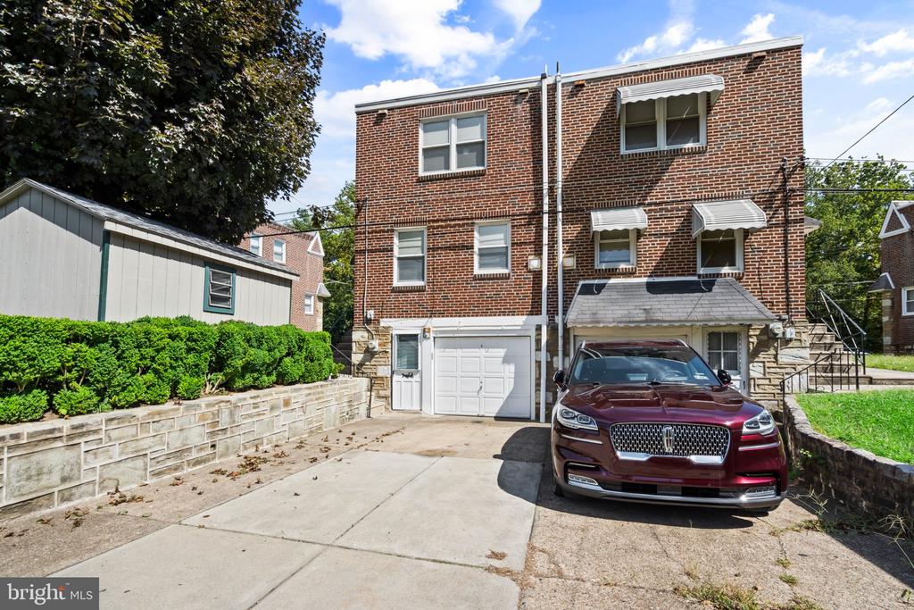 8010 LEXINGTON AVENUE
