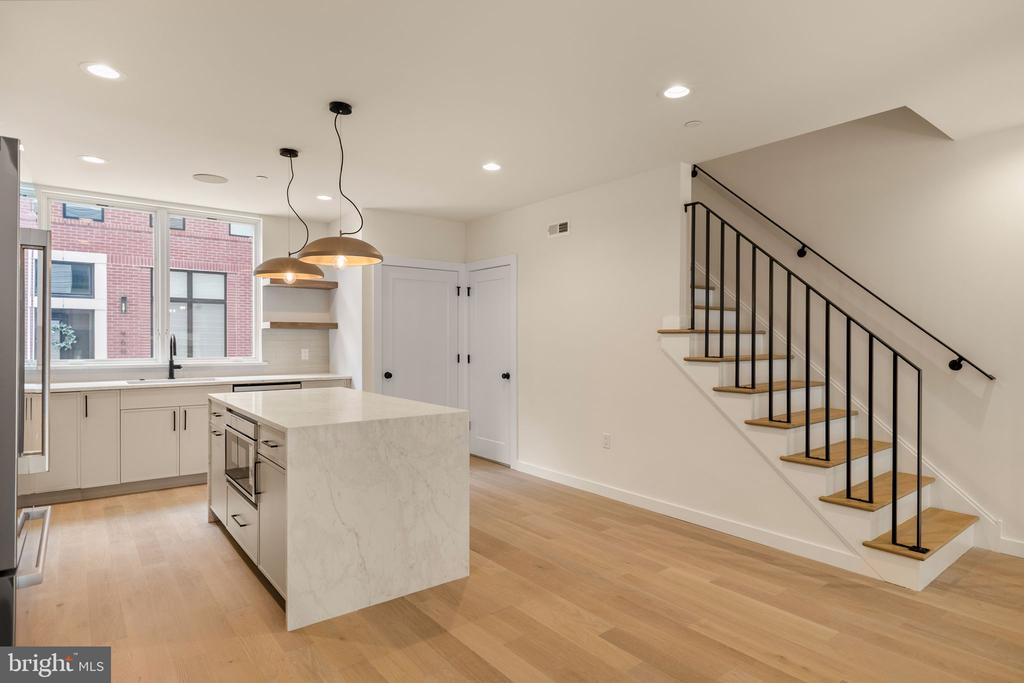 952 N 6TH STREET