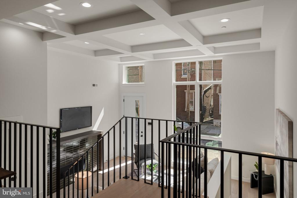 952 N 6TH STREET