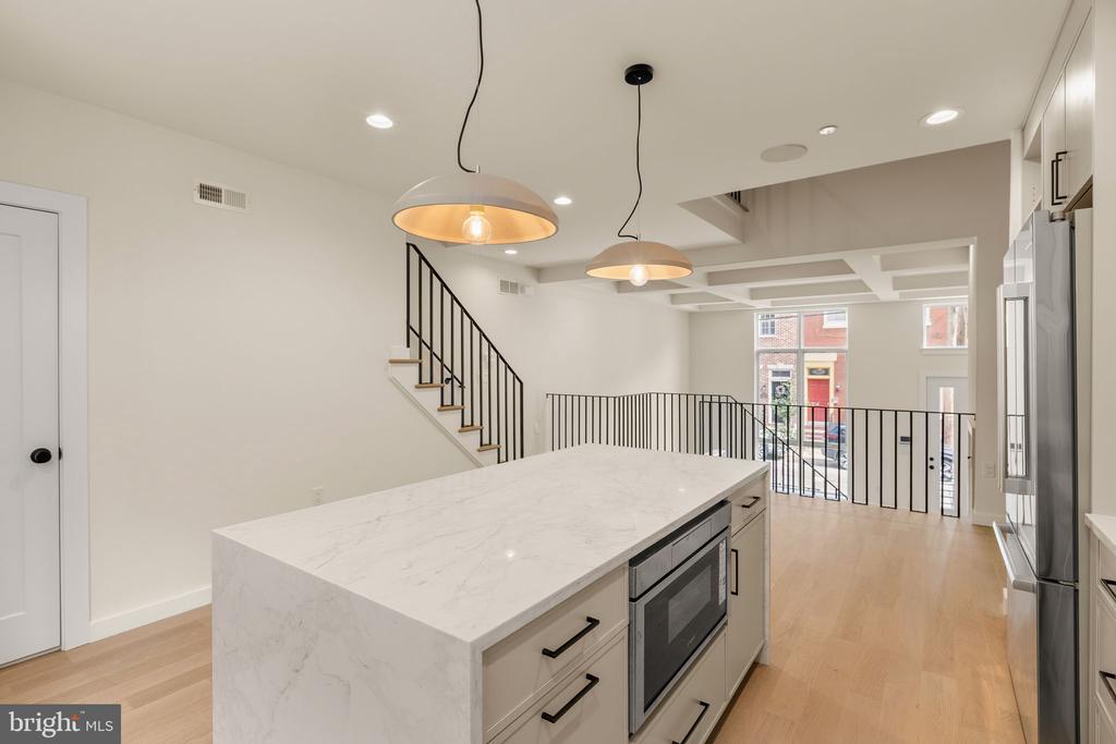 952 N 6TH STREET