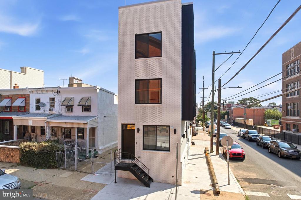 2053 E CUMBERLAND STREET