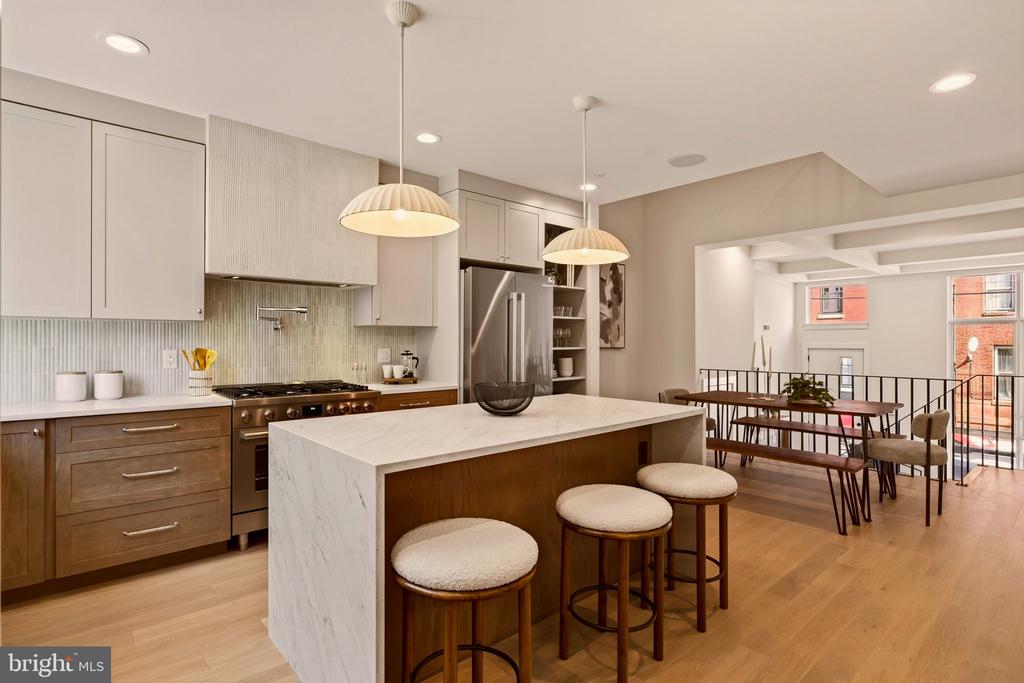 960 N 6TH STREET
