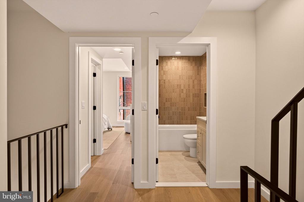 960 N 6TH STREET