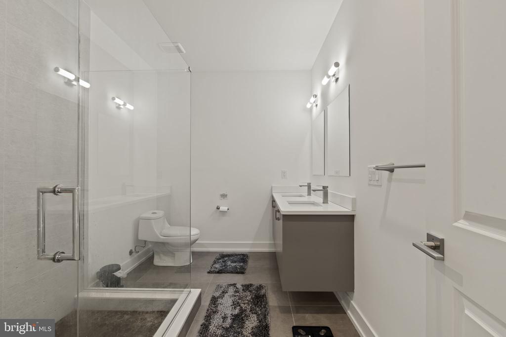 119 GREENWICH STREET Unit: 8